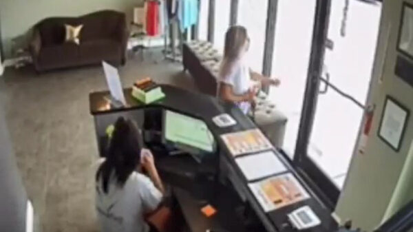 Toet toet, rolstoelert van rechts heeft voorrang