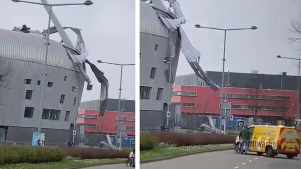 Dak van ADO Den Haag-stadion losgewaaid door storm Eunice