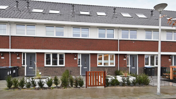 Makelaar zet veelbesproken rijtjeswoning in Hilversum weer online met dezelfde vraagprijs van 1 miljoen euro
