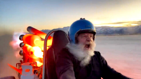 Crazy Rocketman Bob Maddox heeft een straalmotor achter zijn skelter gegooid