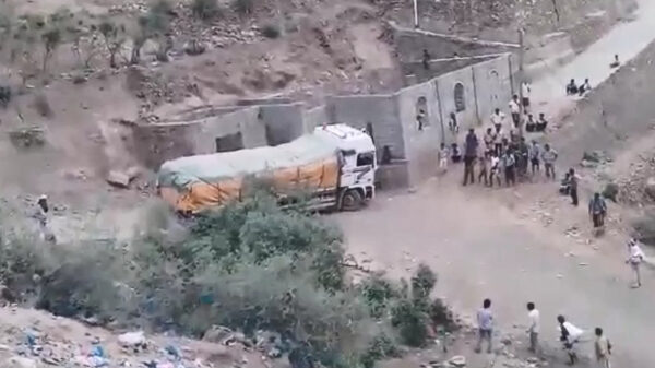 Vrachtwagenchauffeur zonder geduld weet een snellere binnendoorweg