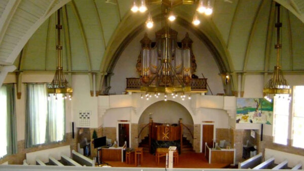 Dit Funda-pareltje is voor iedereen die altijd al in een kerk in Sexbierum heeft willen wonen