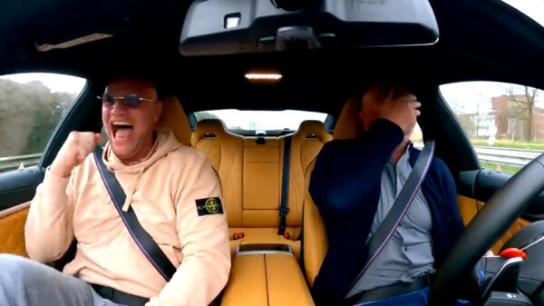 Eén en al chaos als ex-bajesklant Alex Soze bij Andy van der Meijde in de auto stapt