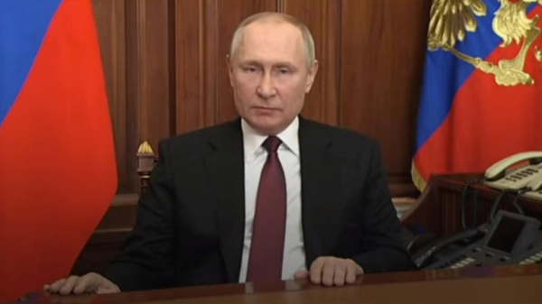 Vladimir Poetin waarschuwt andere landen: "Bemoei je er niet mee, anders komen er ongekende consequenties"