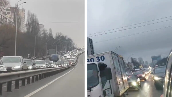 Indrukwekkende beelden laten zien hoe massa's mensen Oekraïne proberen te ontvluchten