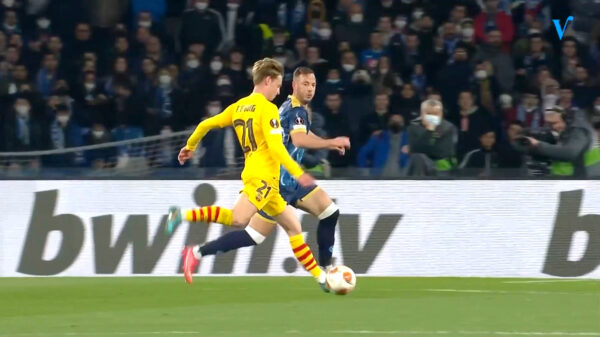 Check hier de wereldgoal van Frenkie de Jong in de Europa League-wedstrijd tegen Napoli