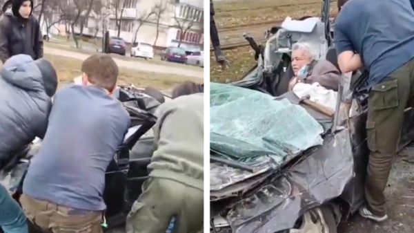 Bizarre beelden: bejaarde Oekraïner overleeft aanslag nadat Russische tank over zijn auto rijdt