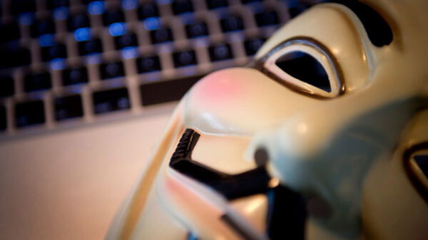 Anonymous hackt door: gegevens Russische ministerie van defensie en 200GB aan emails Wit-Russische wapenfabrikant gelekt