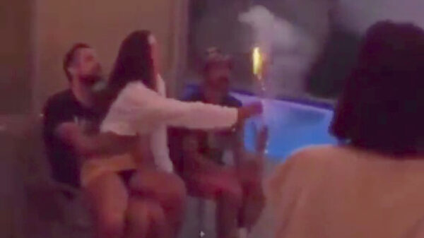 Vrouwen en vuurwerk zijn een hele slechte combinatie