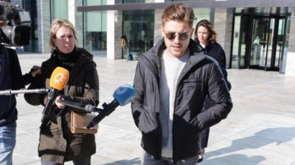 Daar issie hoor: Lil' Kleine bij de rechtbank in Amsterdam voor beroep tegen zijn vrijlating