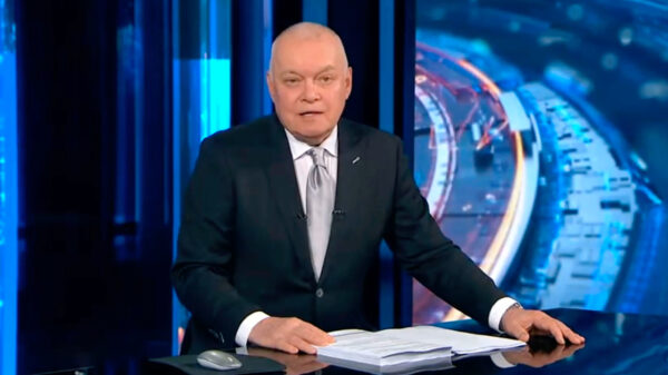 Poetin’s “chef propaganda” Dmitry Kiselyov dreigt met nucleaire vernietiging van het westen