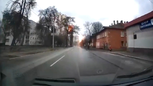 Dashcam legt Rusissche raketaanval op inwoners van Chernigov vast