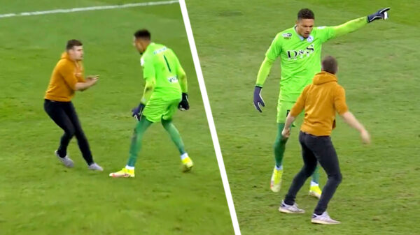 Vitesse - Sparta gestaakt na meerdere incidenten; 'supporter' rent het veld op