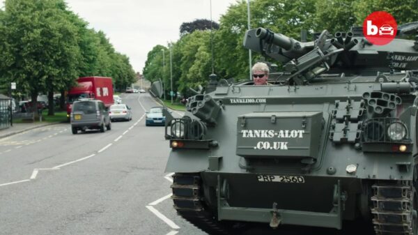 's Werelds eerste verlengde tanklimousine bestaat uit 2 aan elkaar gelaste tanks