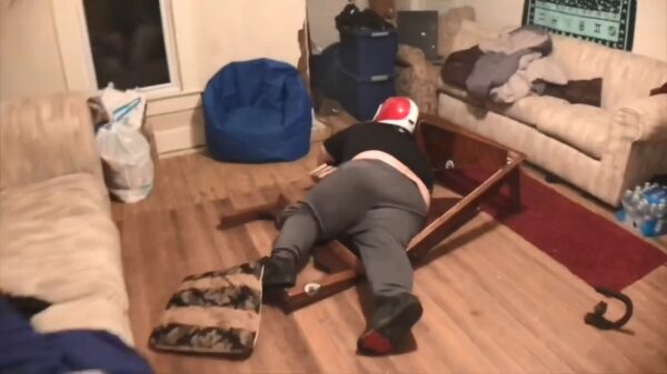 Papzak en zijn vrienden krijgen huis van MTV en breken de tent af