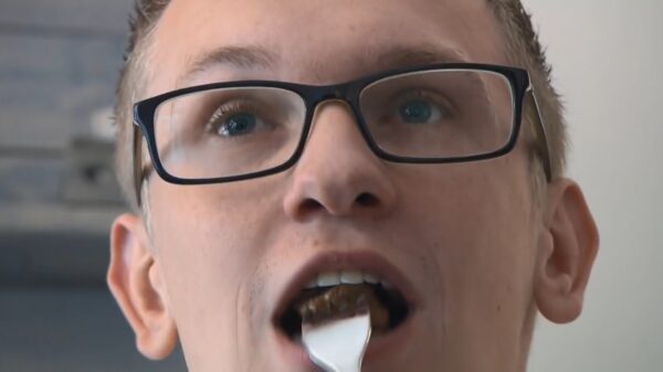 Wesley is verslaafd aan frikandellen en eet alleen maar vlees met saus