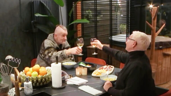 Meanwhile, in het Lang Leve de Liefde-house: "Niet lullen maar vreten"