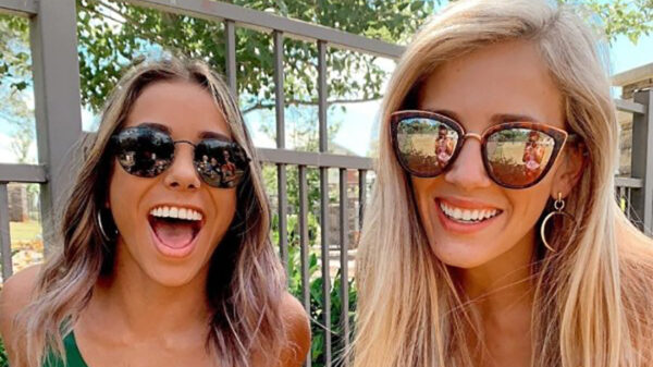 Appetijtelijke dames bewijzen waarom 2 veel beter dan 1 is