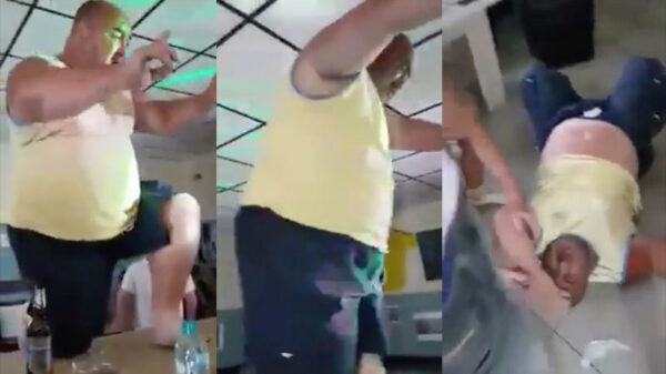 Papa geniet van zijn all inclusive vakantie en showt zijn dansmoves op de bar