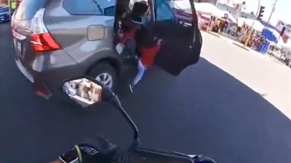 Familie Onnozel heeft blijkbaar nog nooit van een kinderslot gehoord