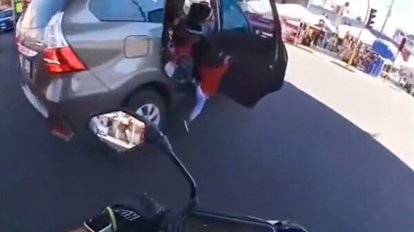 Familie Onnozel heeft blijkbaar nog nooit van een kinderslot gehoord