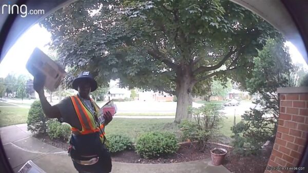 Postbode heeft een binnendoorweg gevonden