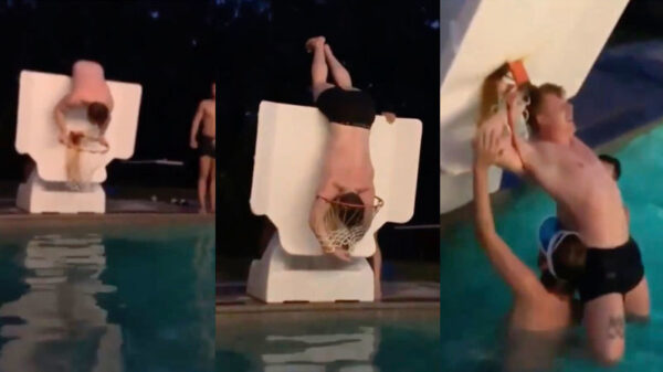 Basketballer probeert zichzelf te dunken tijdens een gezellig vakantieavondje