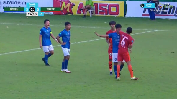 Thaise voetballer annex muay thai-vechter geschorste na kogelharde elleboogstoot