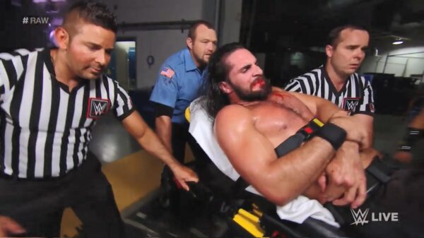 Professioneel worstelpartij gaat backstage ondanks ambulance gewoon keihard verder