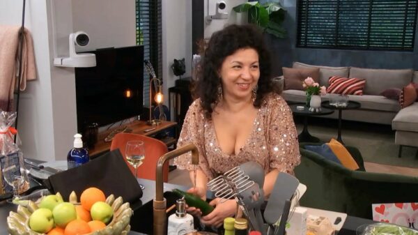 Dubbelzinnige Nina heeft er zin in en sleept koffers vol spannende pakjes mee naar het LLDL-huis