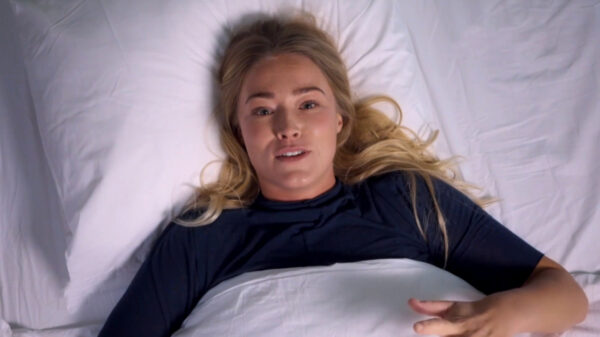 Geraldine Kemper maakt gipsafdruk van flamoes voor nieuwe programma 'Tussen De Lakens Met Geraldine'