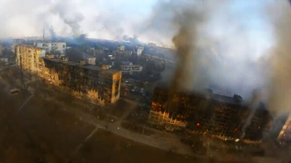 Indrukwekkende dronebeelden van de zwaar getroffen havenstad Marioepol