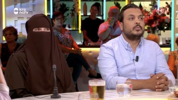 Jinek gemist: Boerkadraagster + boerka-fanboy vs Annemarie van Gaal