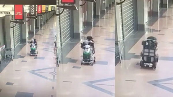 Oma heeft schijt aan afzetting en rijdt er gewoon onderdoor