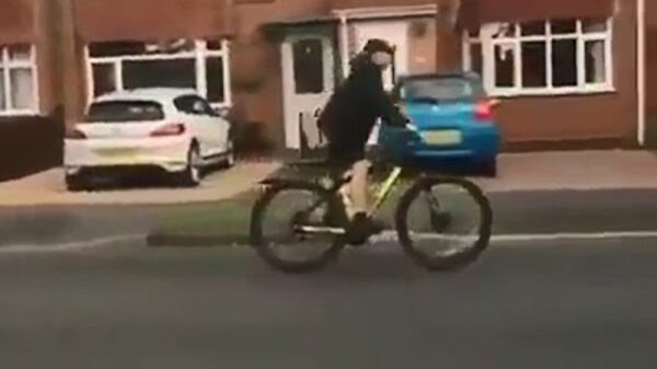 Zorg er bij een wheelie voor dat je stuur vastzit