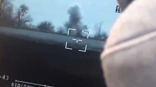 Twee Russische pantservoertuigen vernietigd door een 'Stugna-P' antitankraket