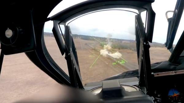 Cockpitvideo van een Russische KA-52 tijdens de aanval op het vliegveld van Hostomel