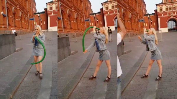 Vrouwelijke straatartiest heeft het ballondieren maken nog niet helemaal onder de knie