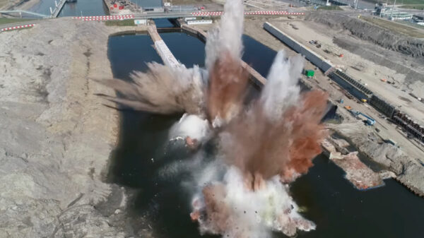 Explosieven maken bruut einde aan de oude sluis in Terneuzen, impact veel groter dan verwacht