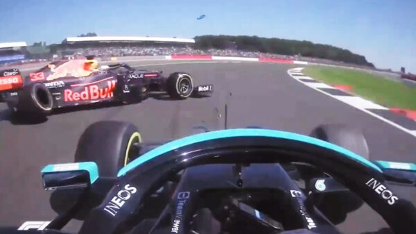 Dit soort beelden maken pijnlijk duidelijk waarom Max Verstappen niet aan Drive to Survive wil meewerken