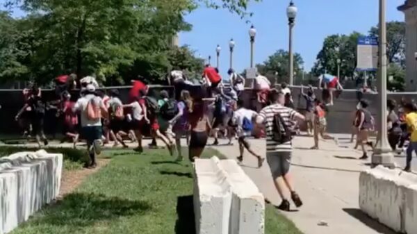 Slimme politieagent weet zijn prooi zeer zorgvuldig uit te kiezen