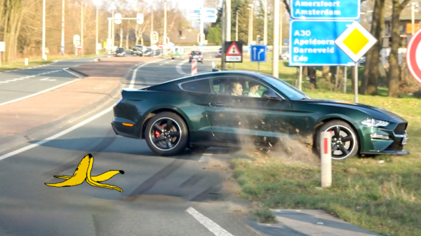 Duitse driftbaas in Mustang denkt een mooi showtje op te voeren voor de camera
