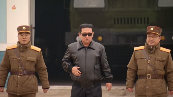 Zieke promotievideo van Lil' Kim Jong-un die een ballistische raket test