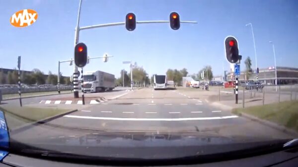 Auto's worden afgeragd door medewerkers van valetparkingbedrijf op Schiphol