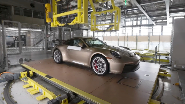 Timelapse: zo wordt een Porsche 911 GT3 in elkaar geknutseld