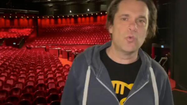 Ook Hans Teeuwen doet even een duit in het zakje over Will Smith en Chris Rock