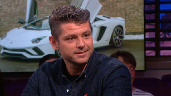 Kijkers verbijsterd na huilverhaal van eigenaar gecrashte Lamborghini Rick Stippent bij Jinek