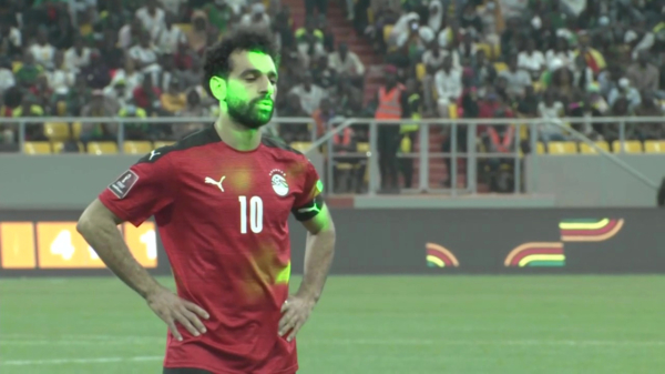 Senegalese voetbalfans gebruiken massaal laserpointers om Egyptische voetbalteam af te leiden