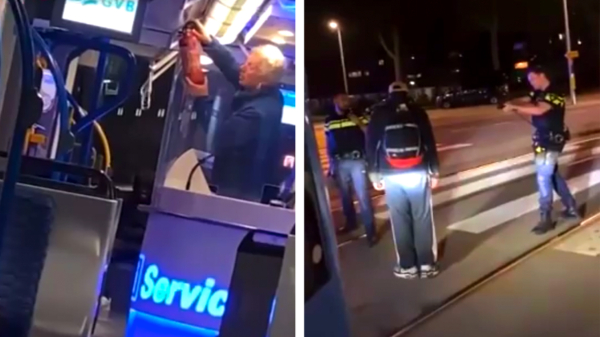 Amsterdamse conducteur werkt met brandblusser een messentrekker de tram uit