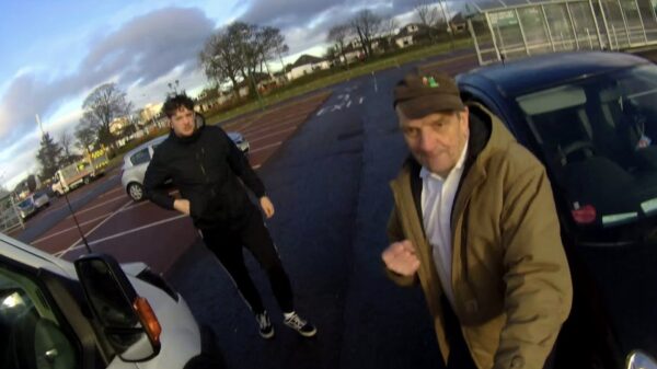 Schotse verkeersfittie tussen wielrenner en opgefokte bejaarde automobilist